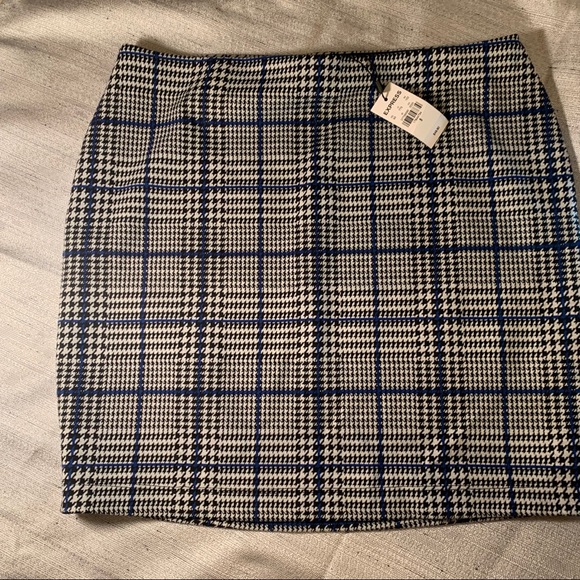 Express Pattern Mini Skirts - Picture 10 of 11